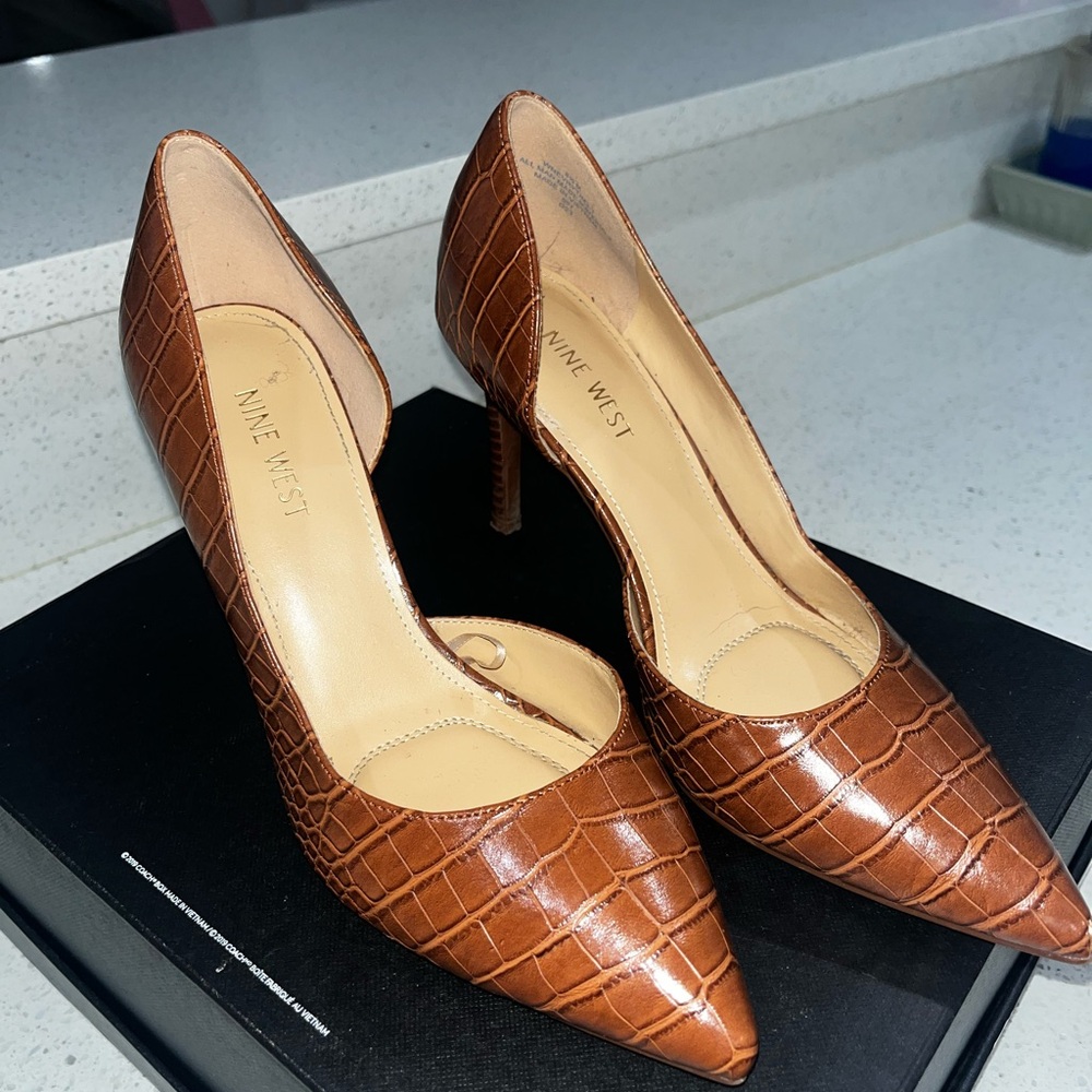 Nine West Tan Croc-Embossed Heels